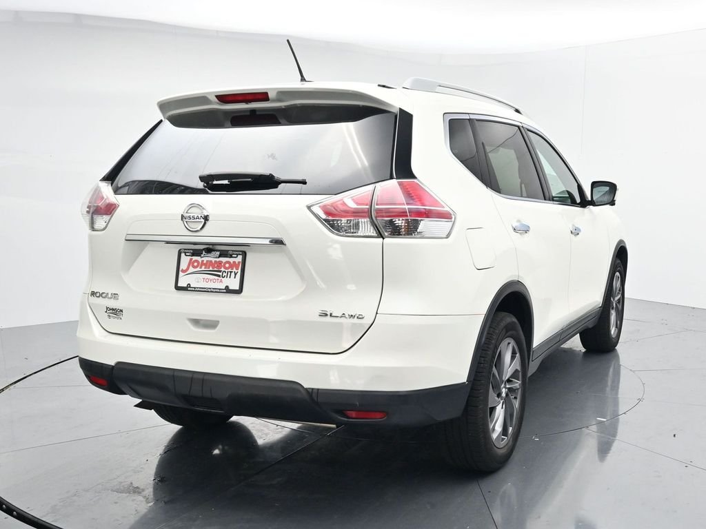 Used 2016 White Nissan SL image 6