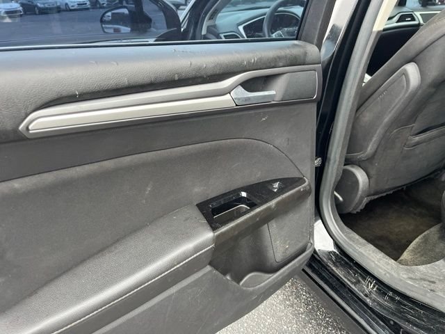 Used 2016 Black Ford SE image 11