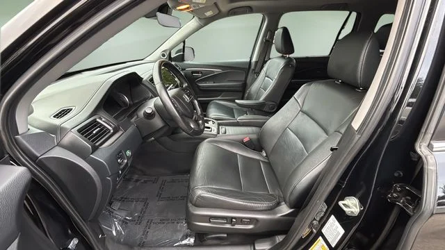Used 2020 Black Honda EX-L image 18
