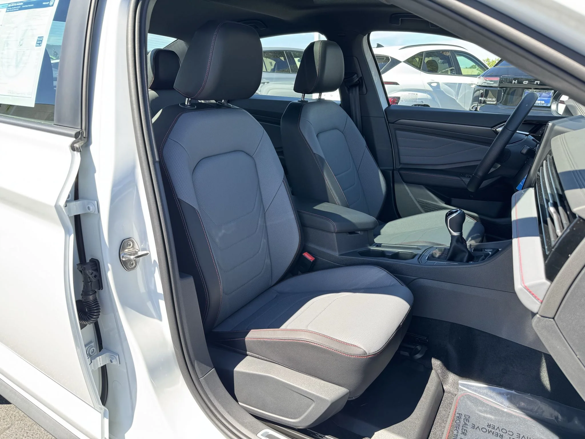 New 2026 Pure White w/Deep Black Roof Volkswagen Autobahn image 32