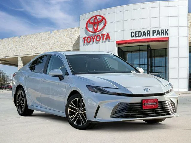 Certified Used 2025 WIND CHILL PEARL Toyota XLE image 1
