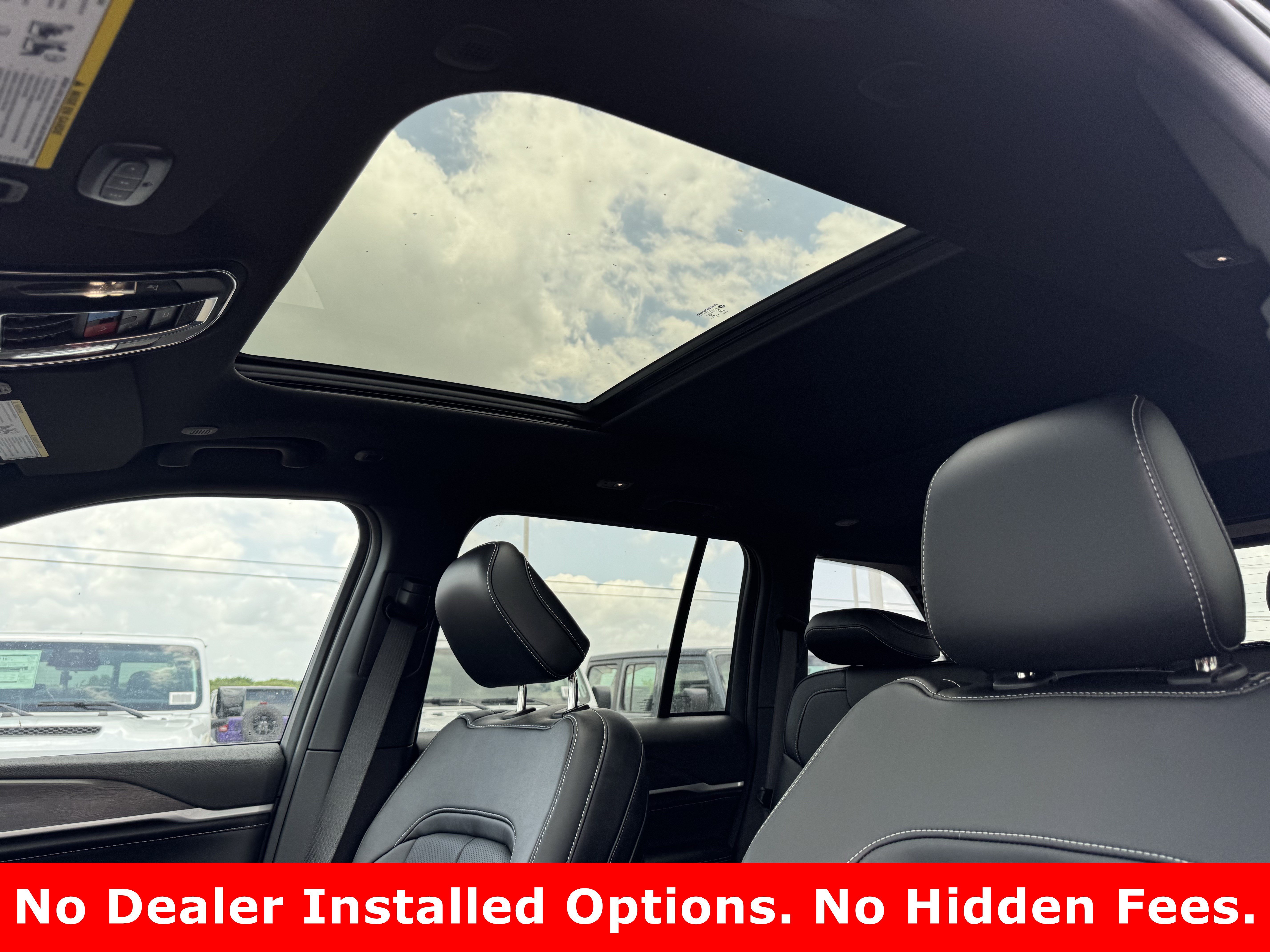 New 2026 Diamond Black Crystal Pearl-Coat Exterior Paint Jeep Limited Reserve image 21