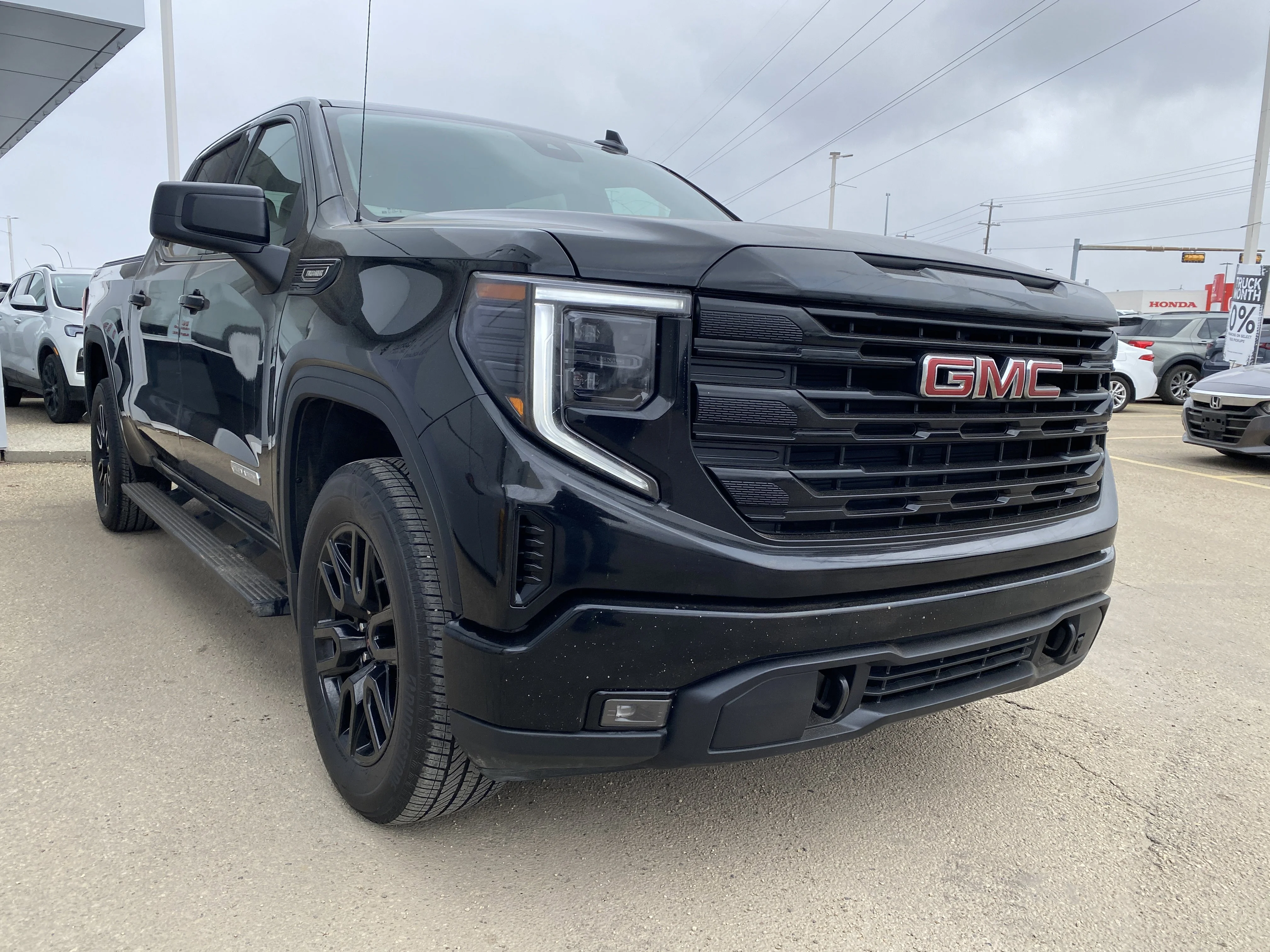 Used 2024 Black GMC Crew Cab Elevation * 6 PASSENGER * DUAL CLIMATE * RADAR CRUISE * image 6