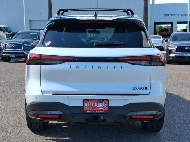 New 2027 2T RAD WHT INFINITI Autograph AWD image 4