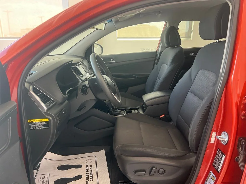 Used 2017 Sunset Hyundai SE image 9