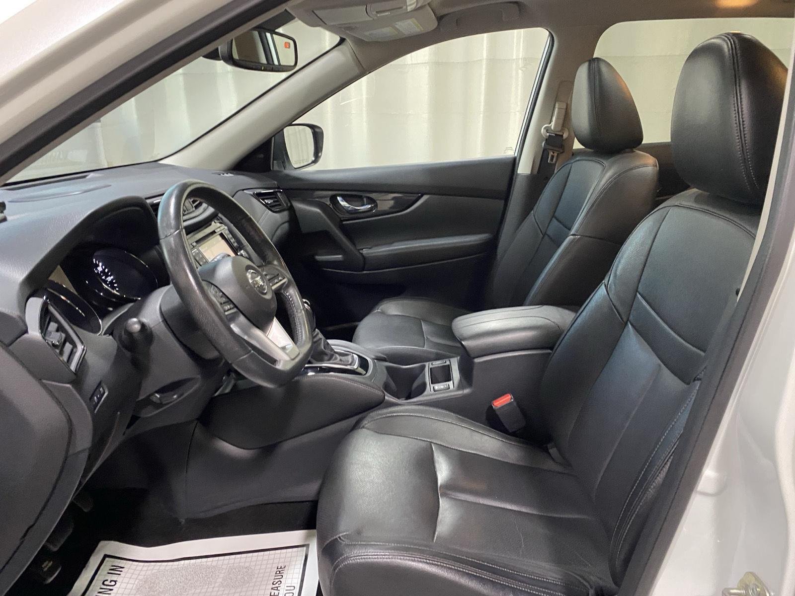 Used 2017 Pearl White Nissan SL image 16