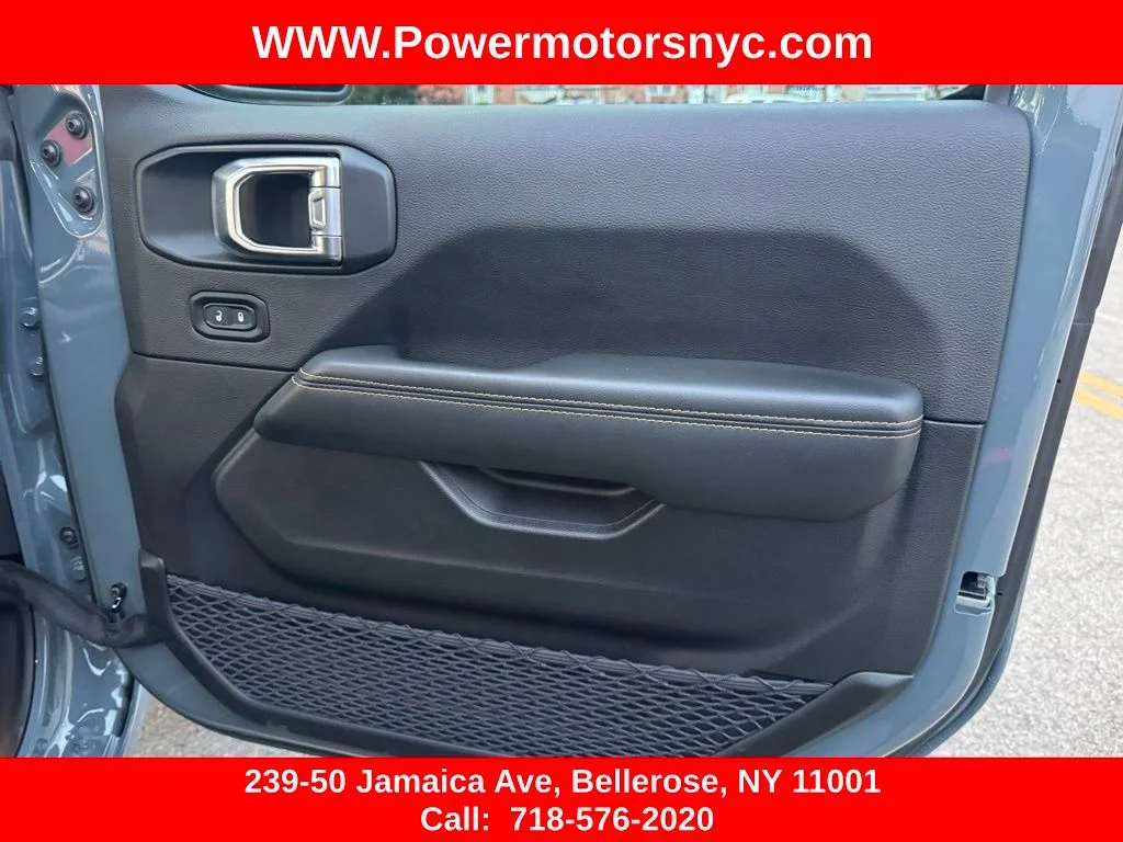 Used 2025 Gray Jeep Sahara 4xe image 22