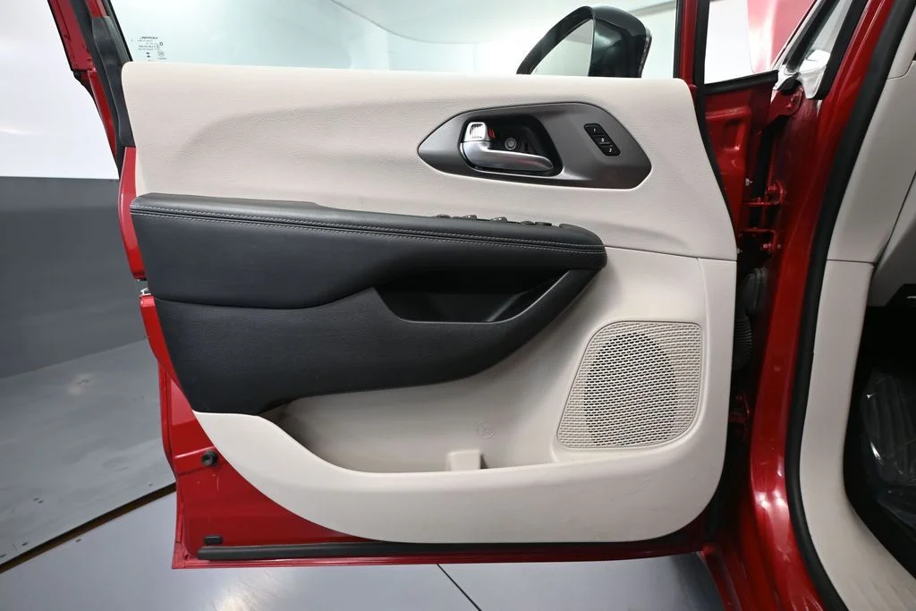 Used 2024 Red Chrysler Touring L image 18