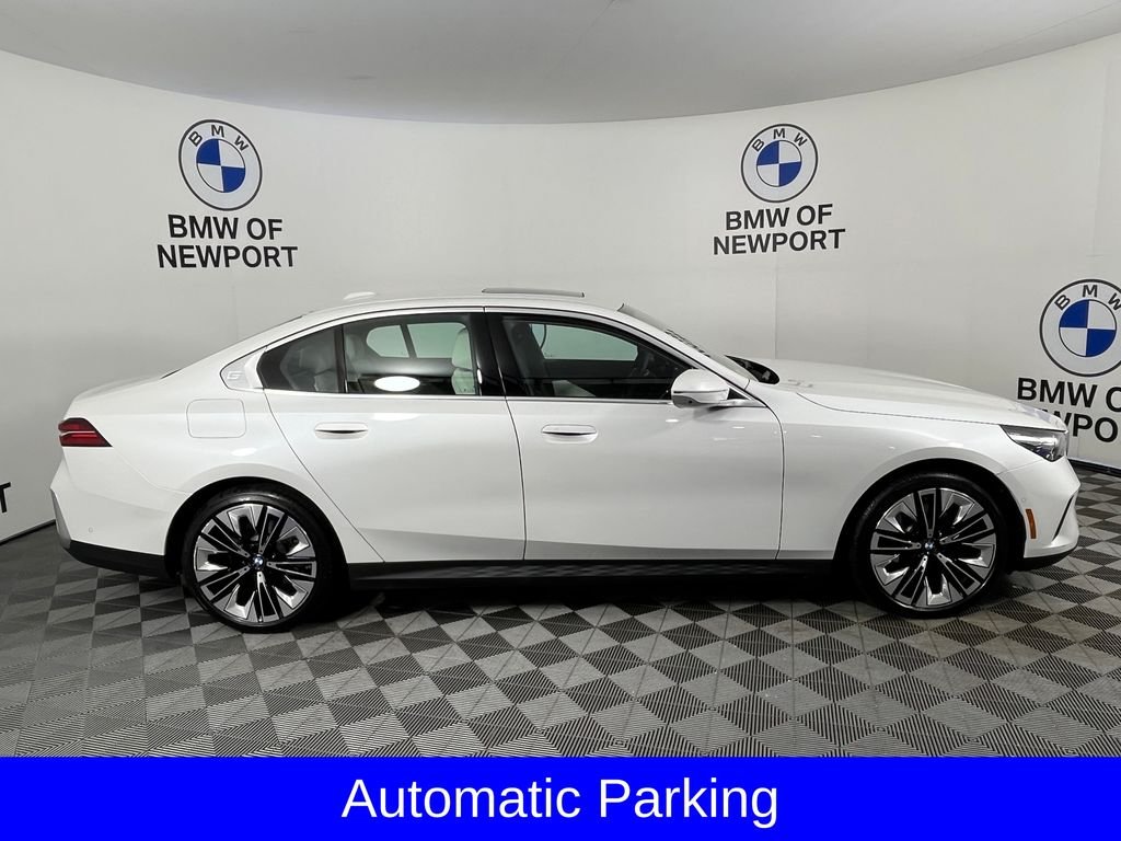 Used 2026 White BMW 530i xDrive image 9