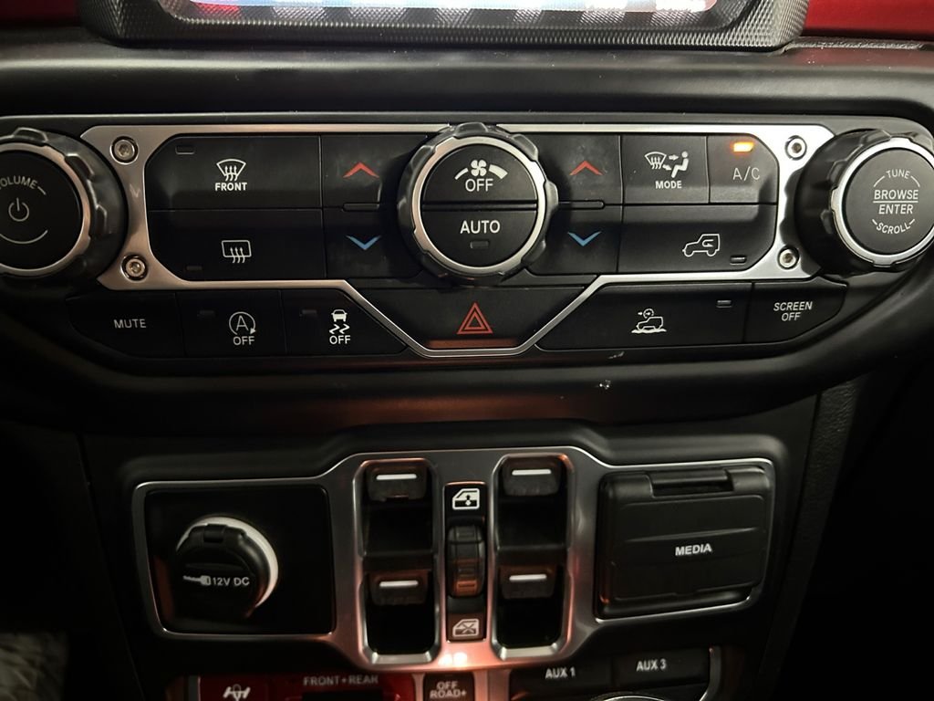 Used 2023 White/off-white Jeep Rubicon image 29