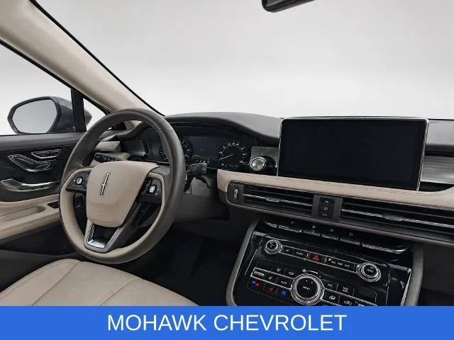 Used 2020 Red Lincoln Standard image 22