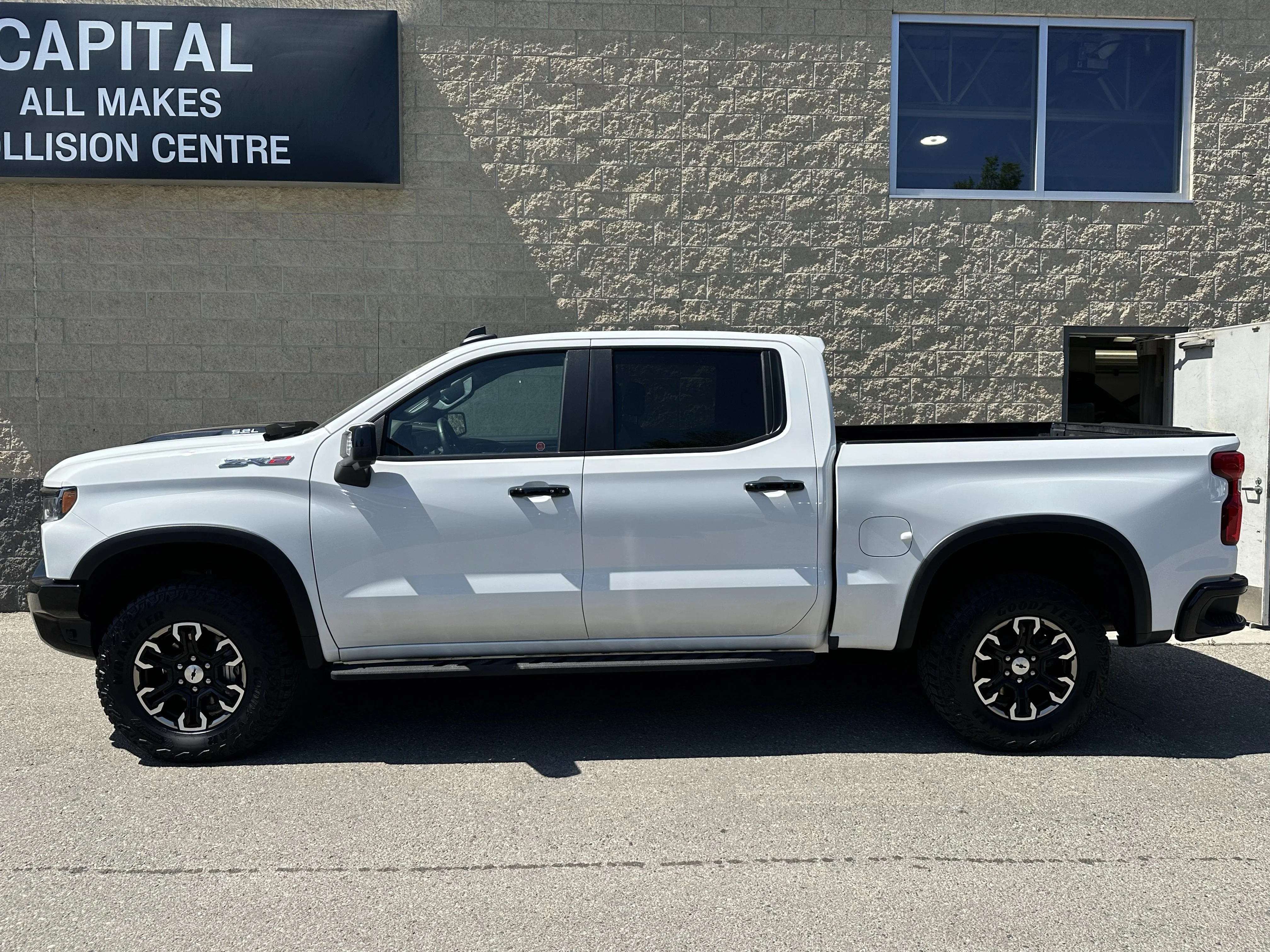 Certified Used 2024  Chevrolet ZR2 image 3