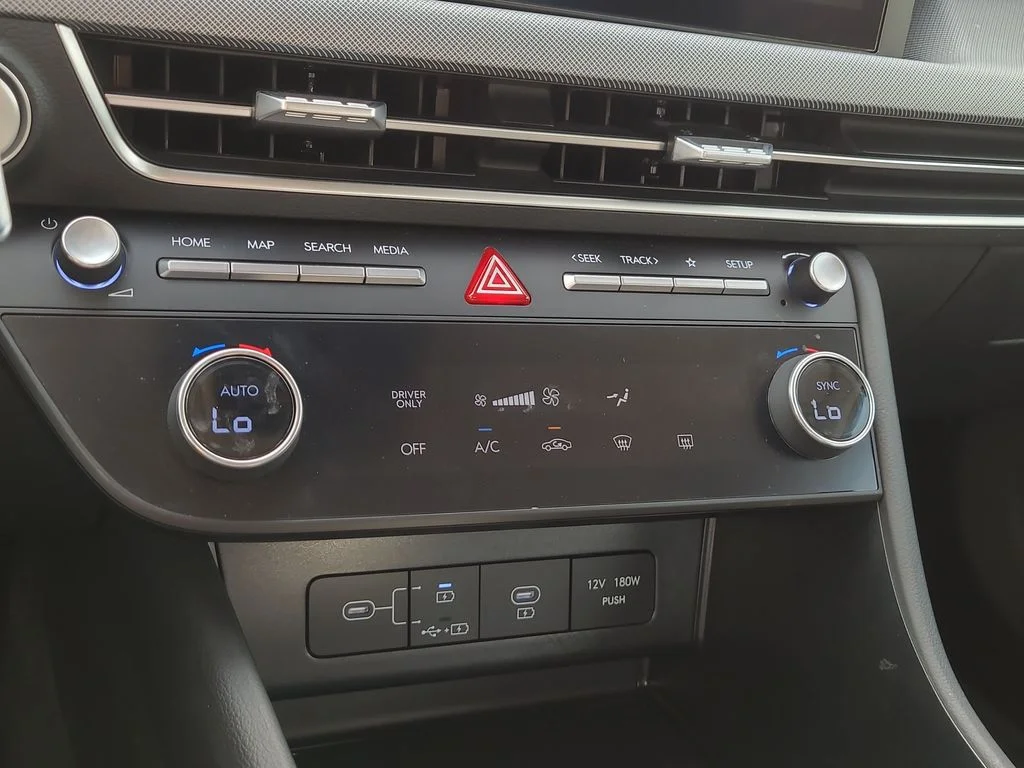 Used 2026 White Hyundai Blue image 24