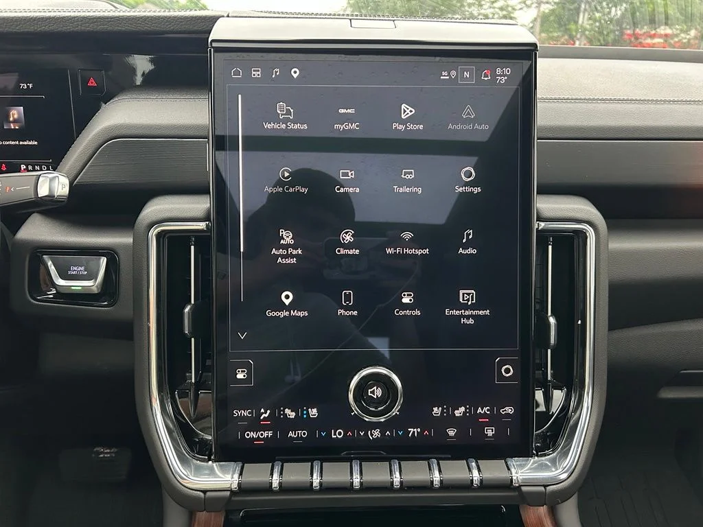 Used 2025 White GMC Denali image 20