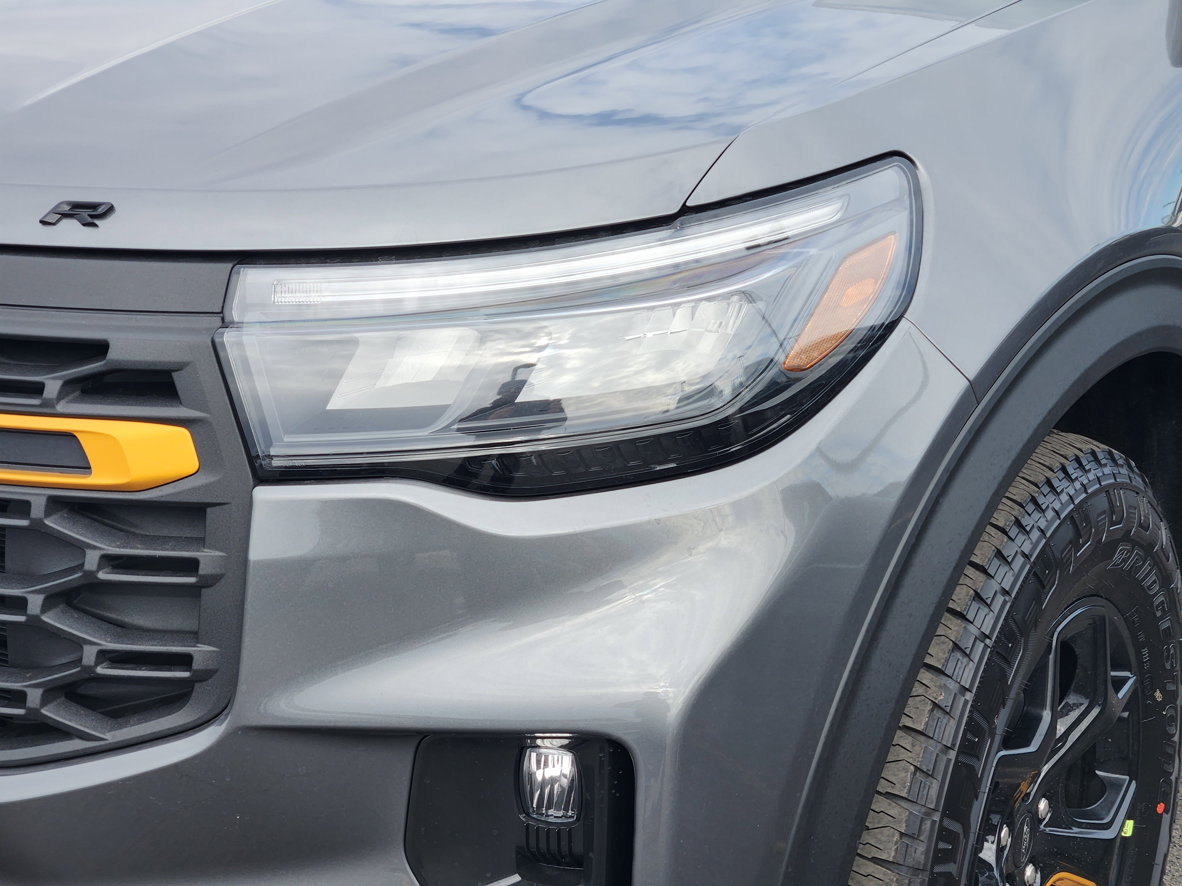 New 2026 Carbonized Gray Metallic Ford Tremor image 5