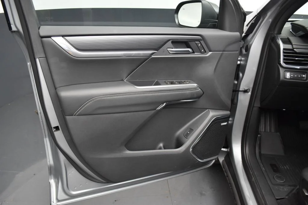 New 2026 Sterling Metallic GMC Elevation image 23