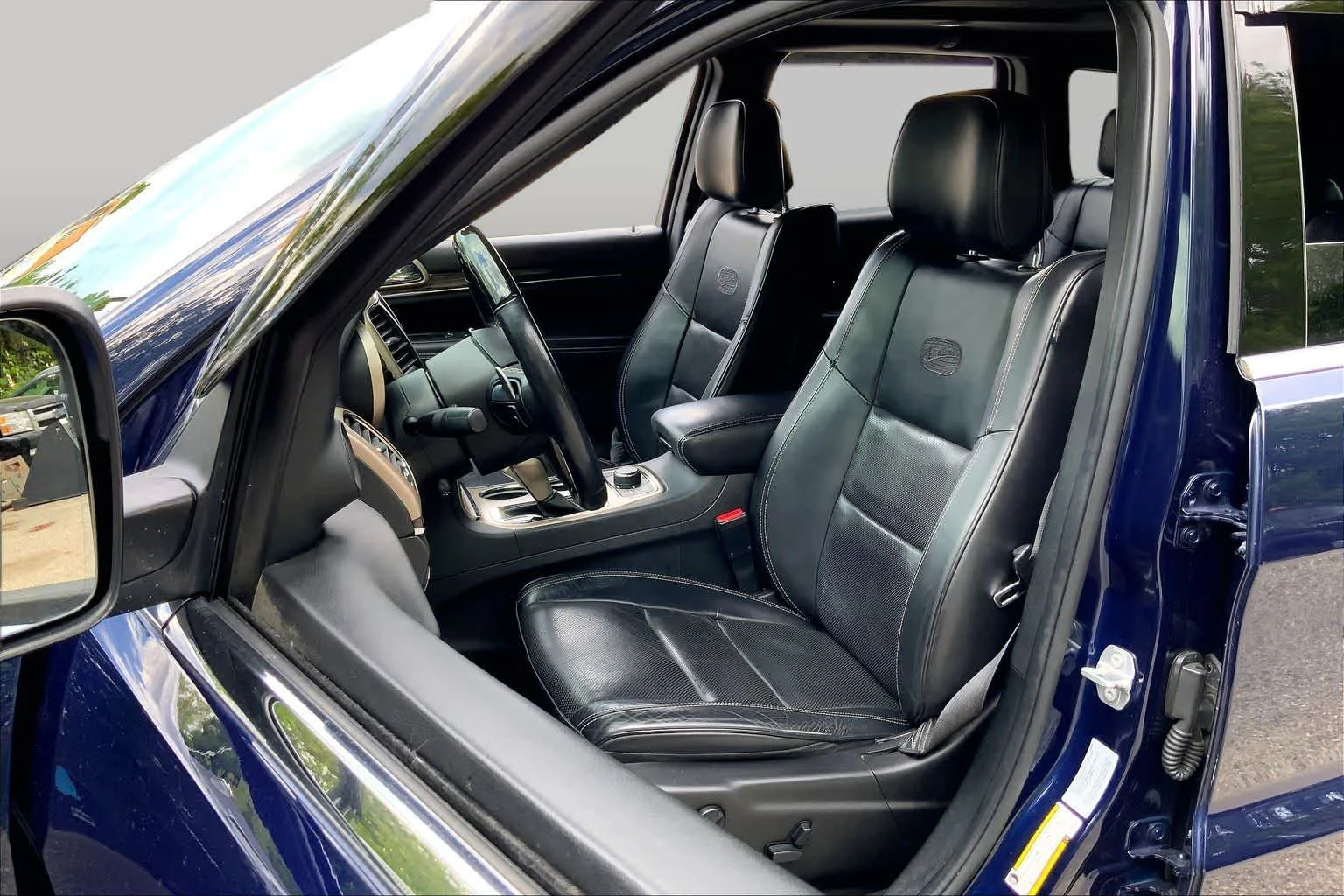 Used 2017 True Blue Pearlcoat Jeep Overland image 9