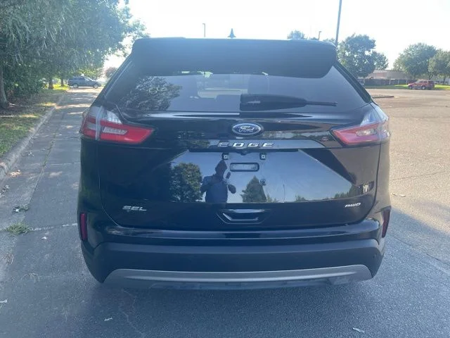 Used 2023 Black Ford SEL image 4