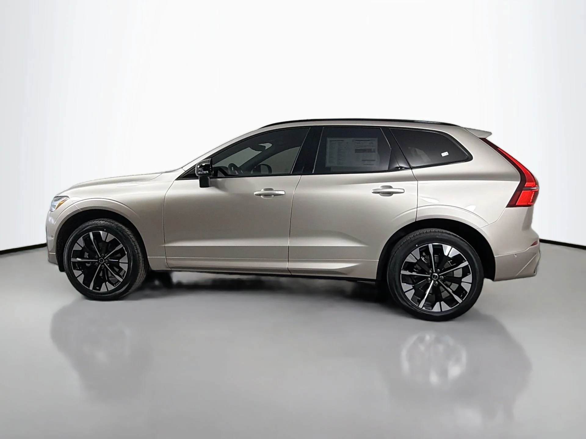 New 2026 Bright Dusk Volvo Plus image 9