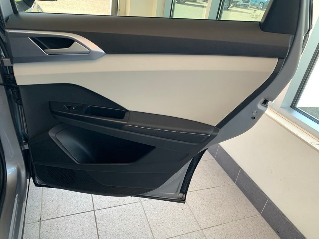 2025 Volkswagen Taos SE - Photo 14
