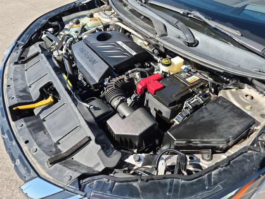 Used 2022 Gold Nissan Platinum image 31