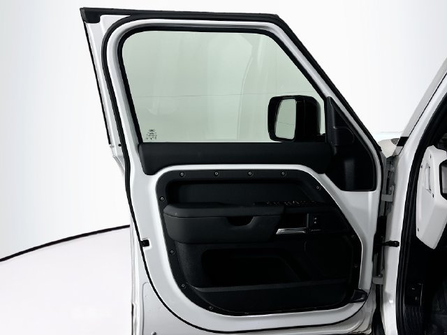 Used 2025 White Land Rover S image 11