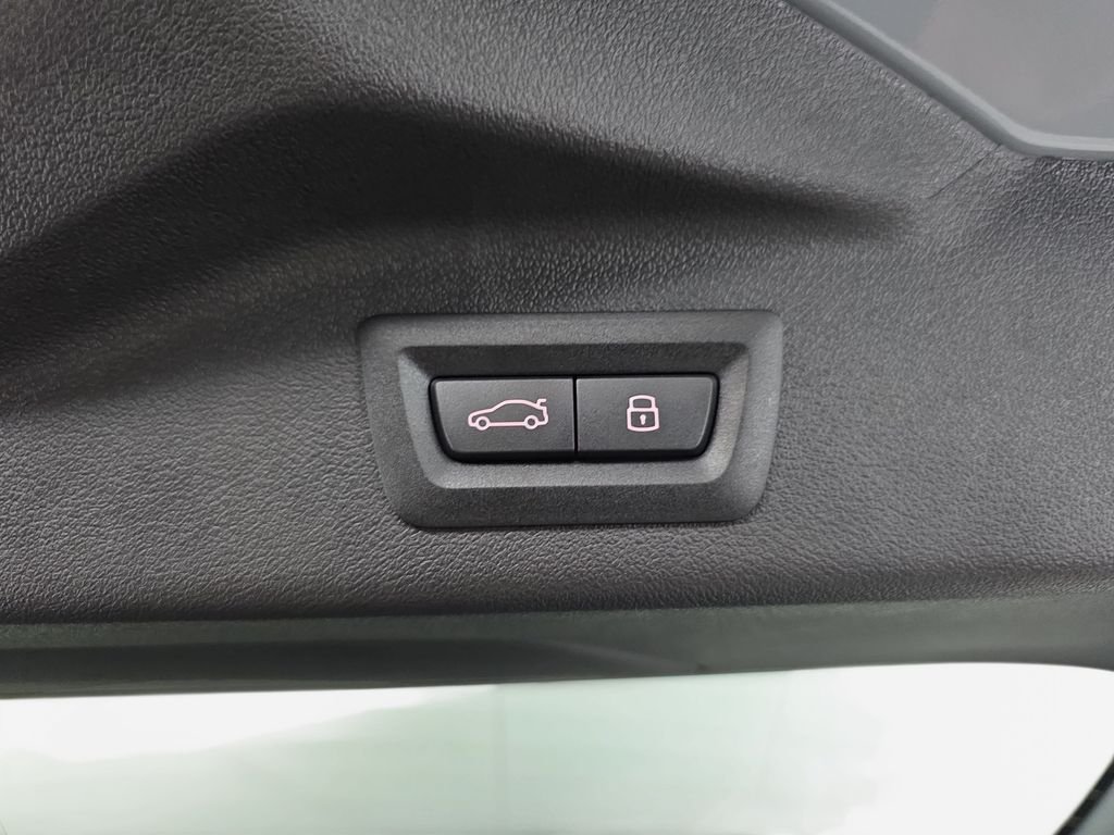 New 2027 Brooklyn Grey Metallic BMW xDrive40i image 14