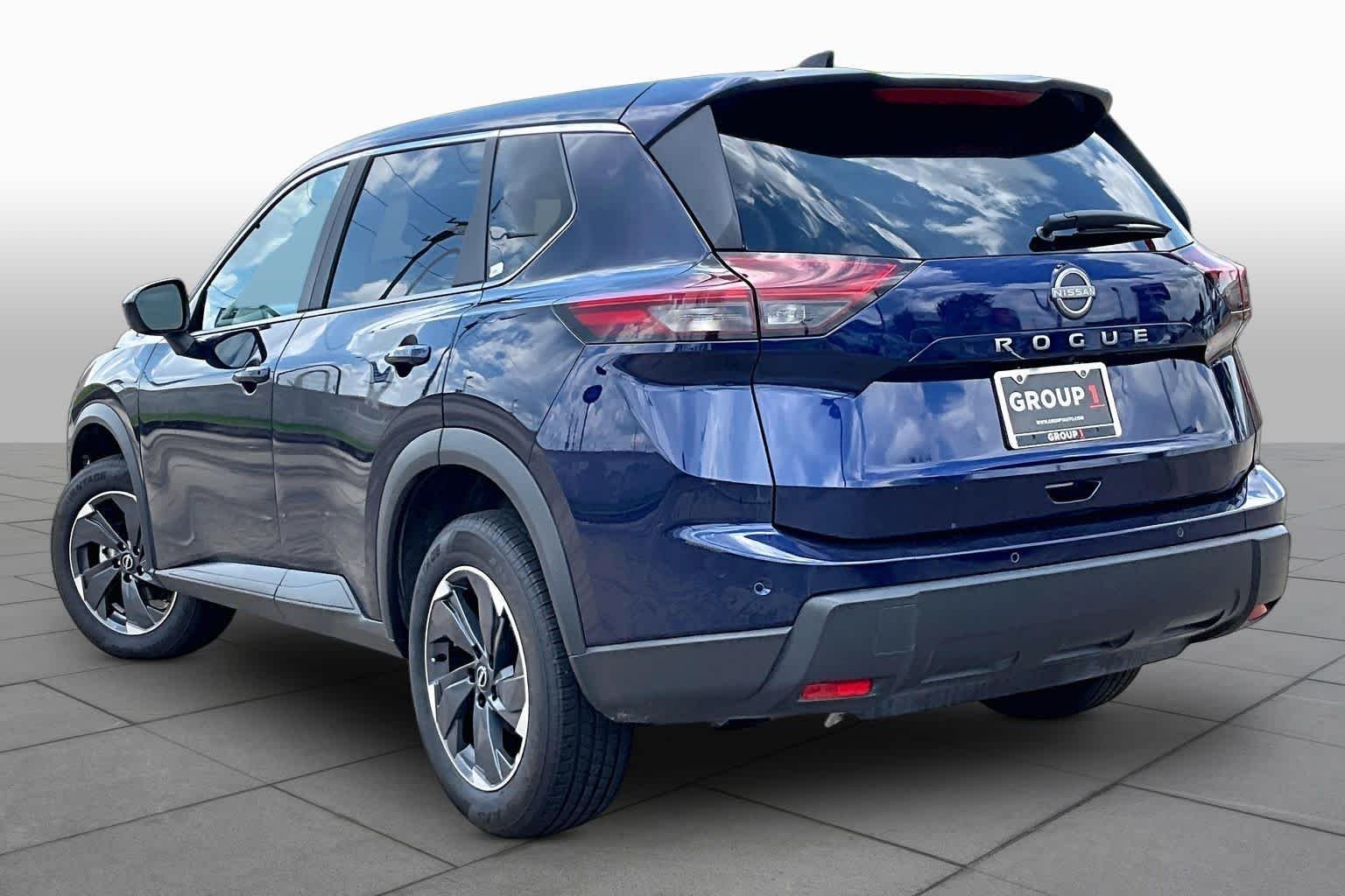 Used 2025 Deep Ocean Blue Pearl Nissan SV image 11