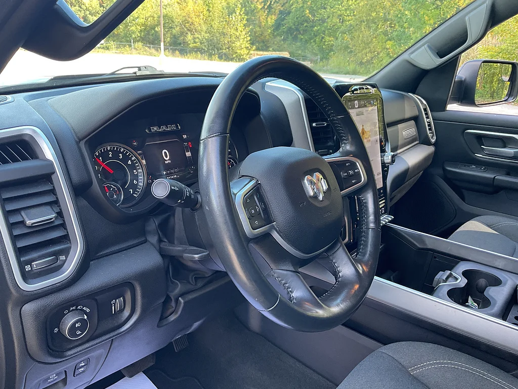 Certified Used 2023 Diamond Black Crystal Pearl Coat Ram Big Horn image 10