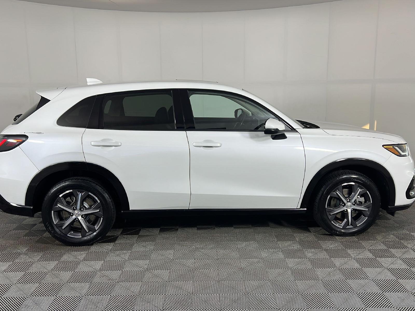 Used 2023 Platinum White Pearl Honda EX-L image 21