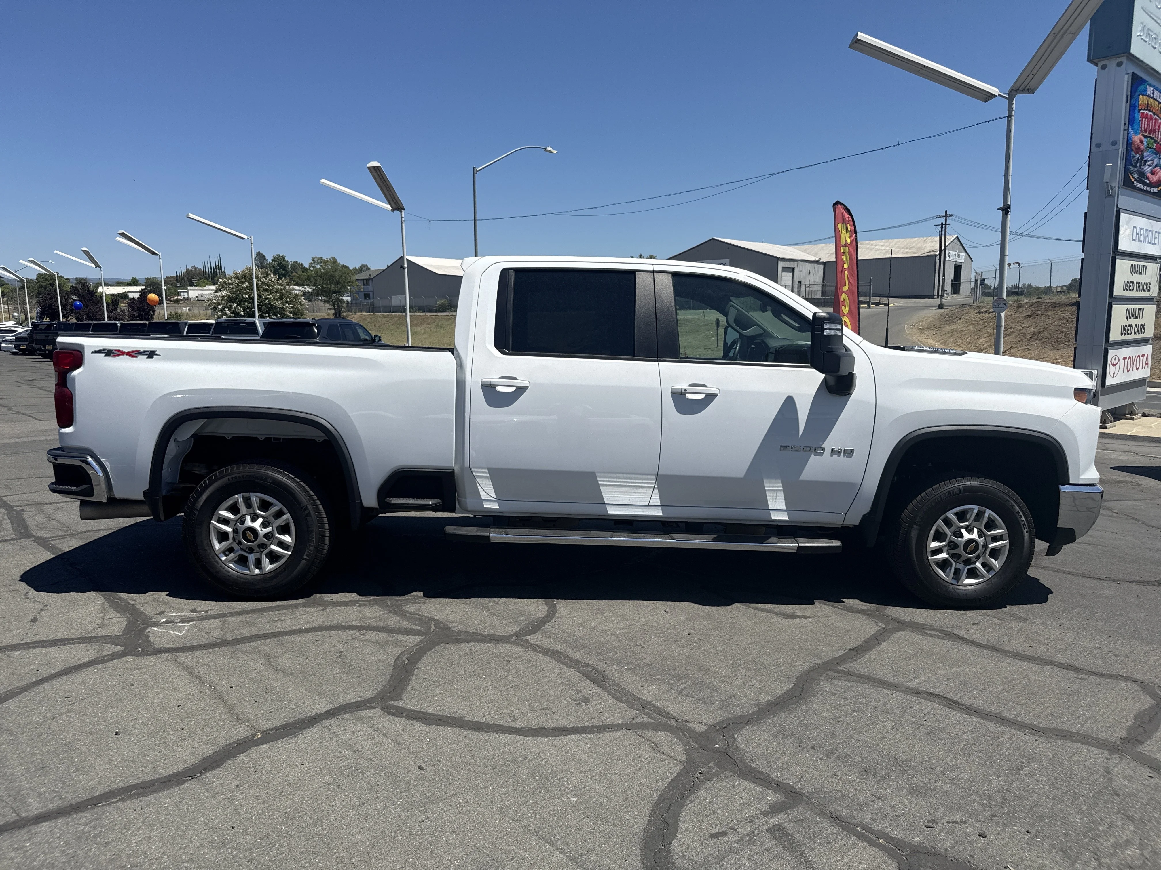 Used 2024 Summit White Chevrolet LT image 6