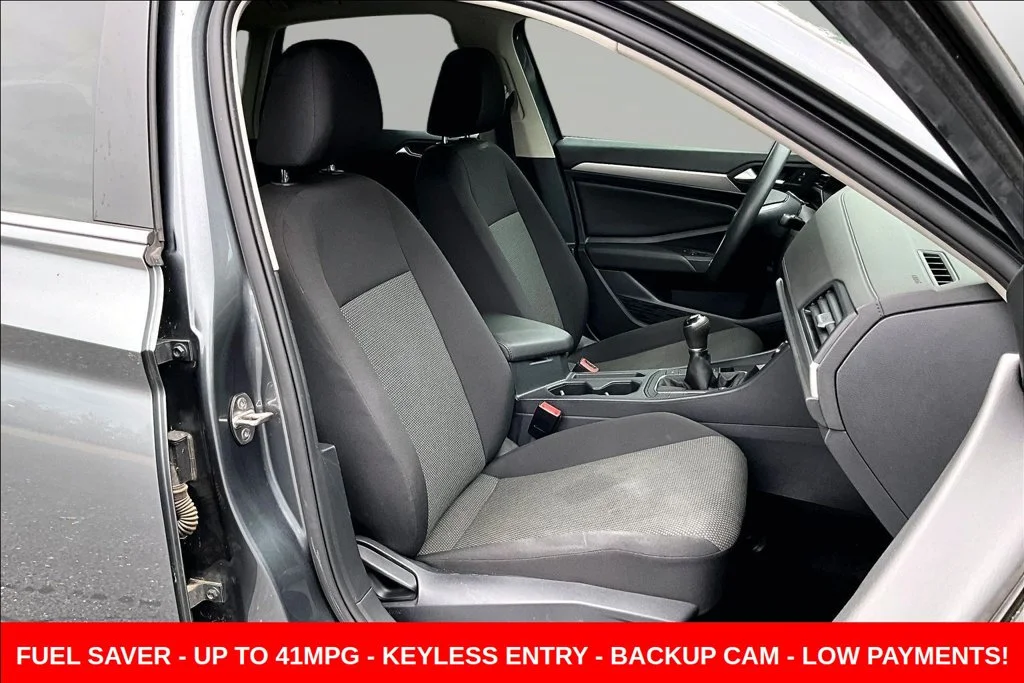 Used 2021 Gray Volkswagen 1.4T S image 31