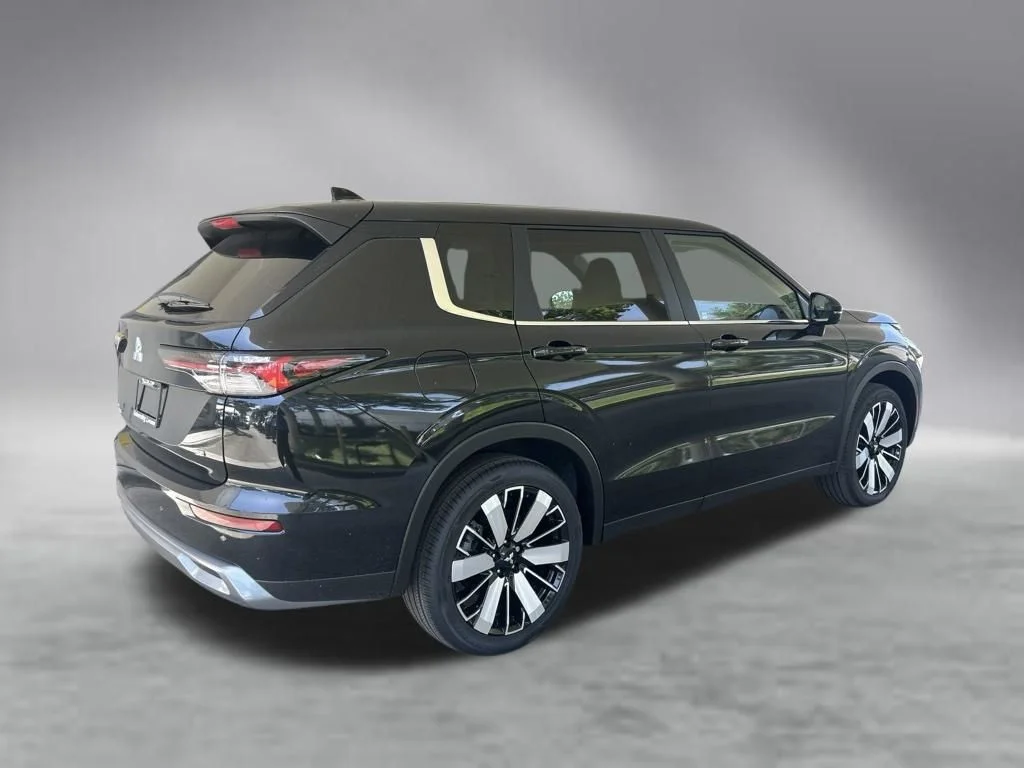 New 2026 Black Mitsubishi SE image 4