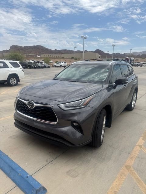 Used 2025  Toyota Limited image 1