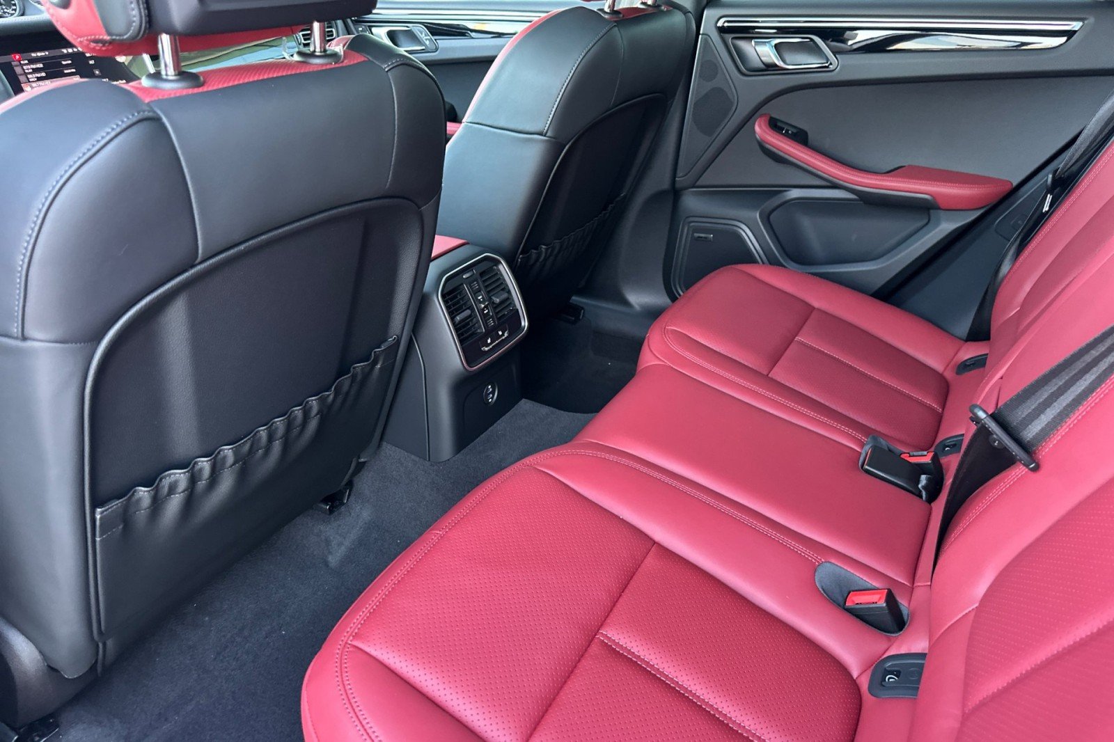 2026 Porsche Macan S - Photo 13