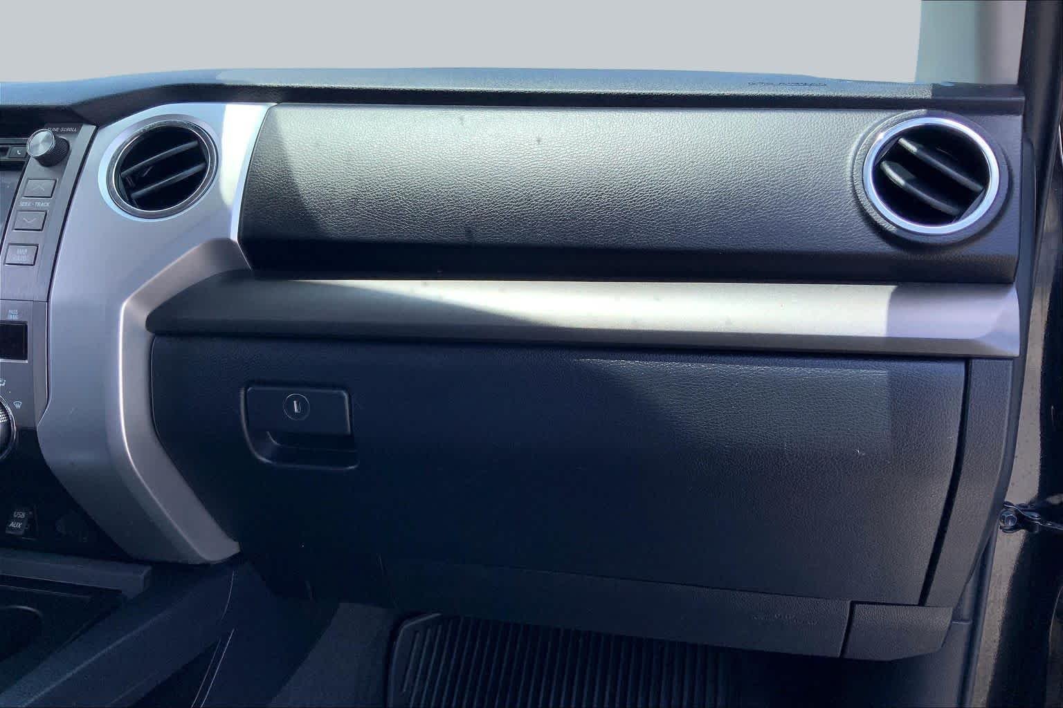 Used 2019 Midnight Black Metallic Toyota SR5 image 18