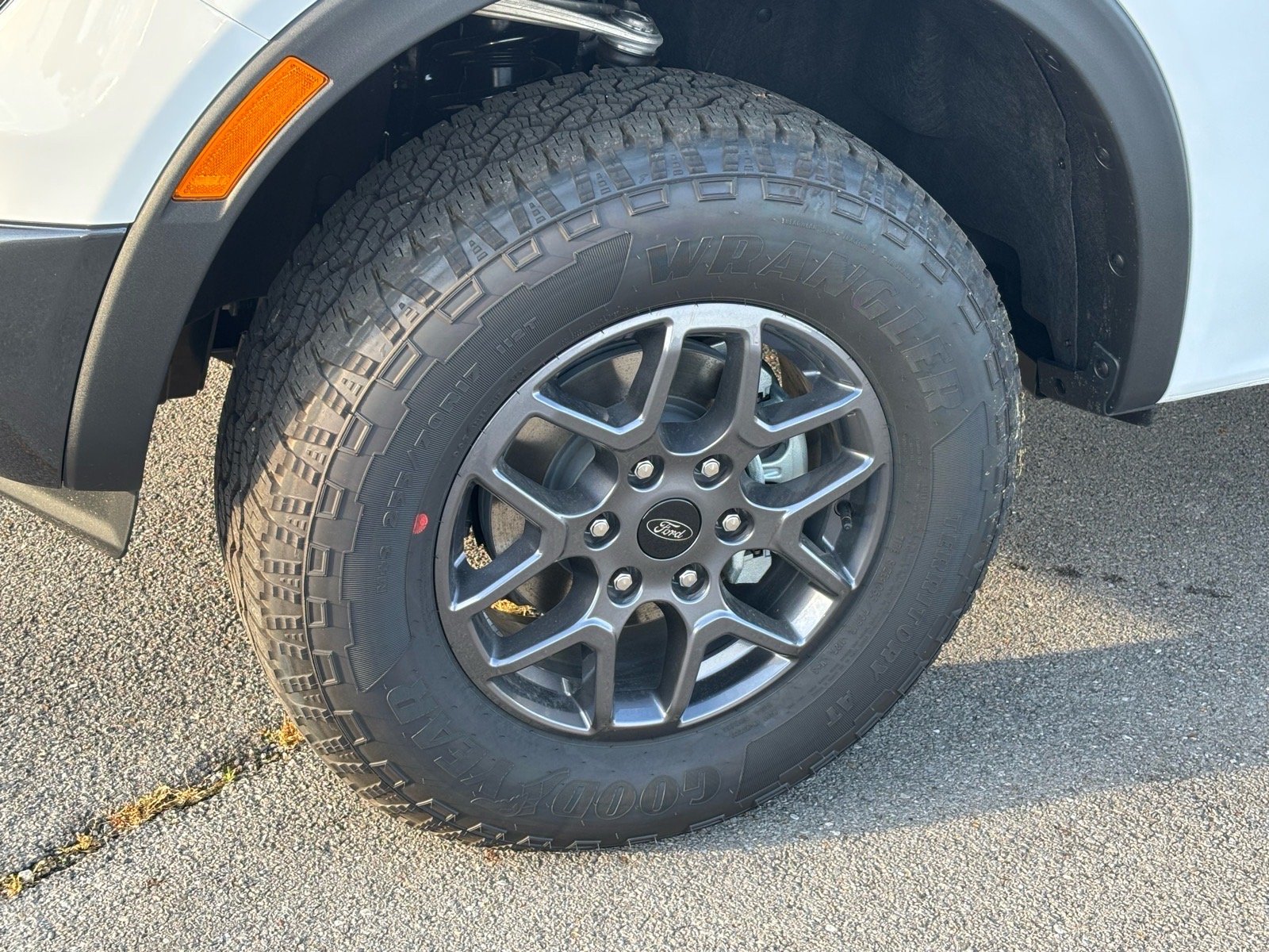 New 2026 Oxford White Ford XLT image 5