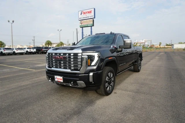 Used 2024  GMC Denali image 1