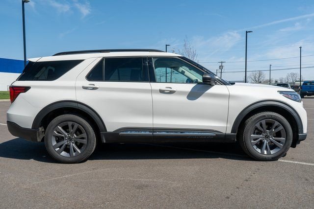 Used 2025 White Metallic Ford Active image 5