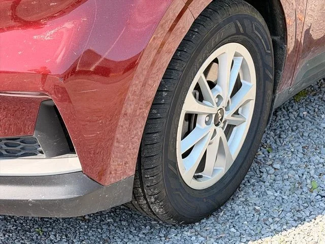 Used 2022 Red Kia LXS image 5