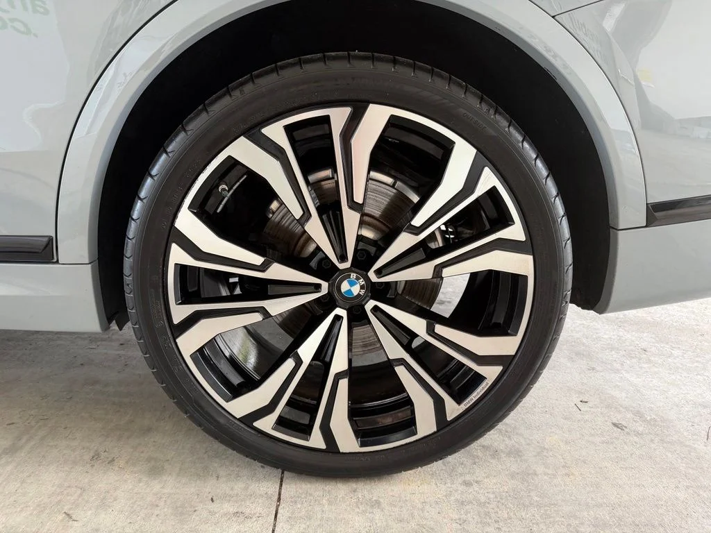 Used 2023 Gray BMW xDrive40i image 17