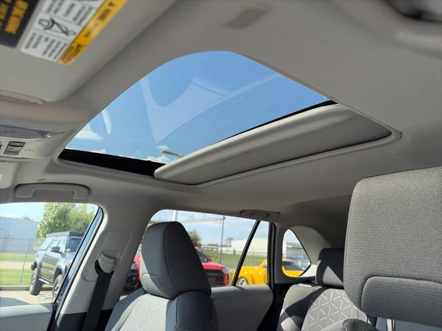Used 2025  Toyota XLE image 9