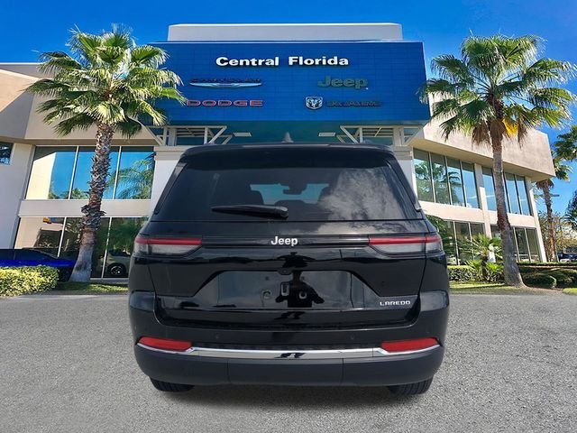 New 2026 Diamond Black Crystal Pearl-Coat Exterior Paint Jeep Laredo image 6