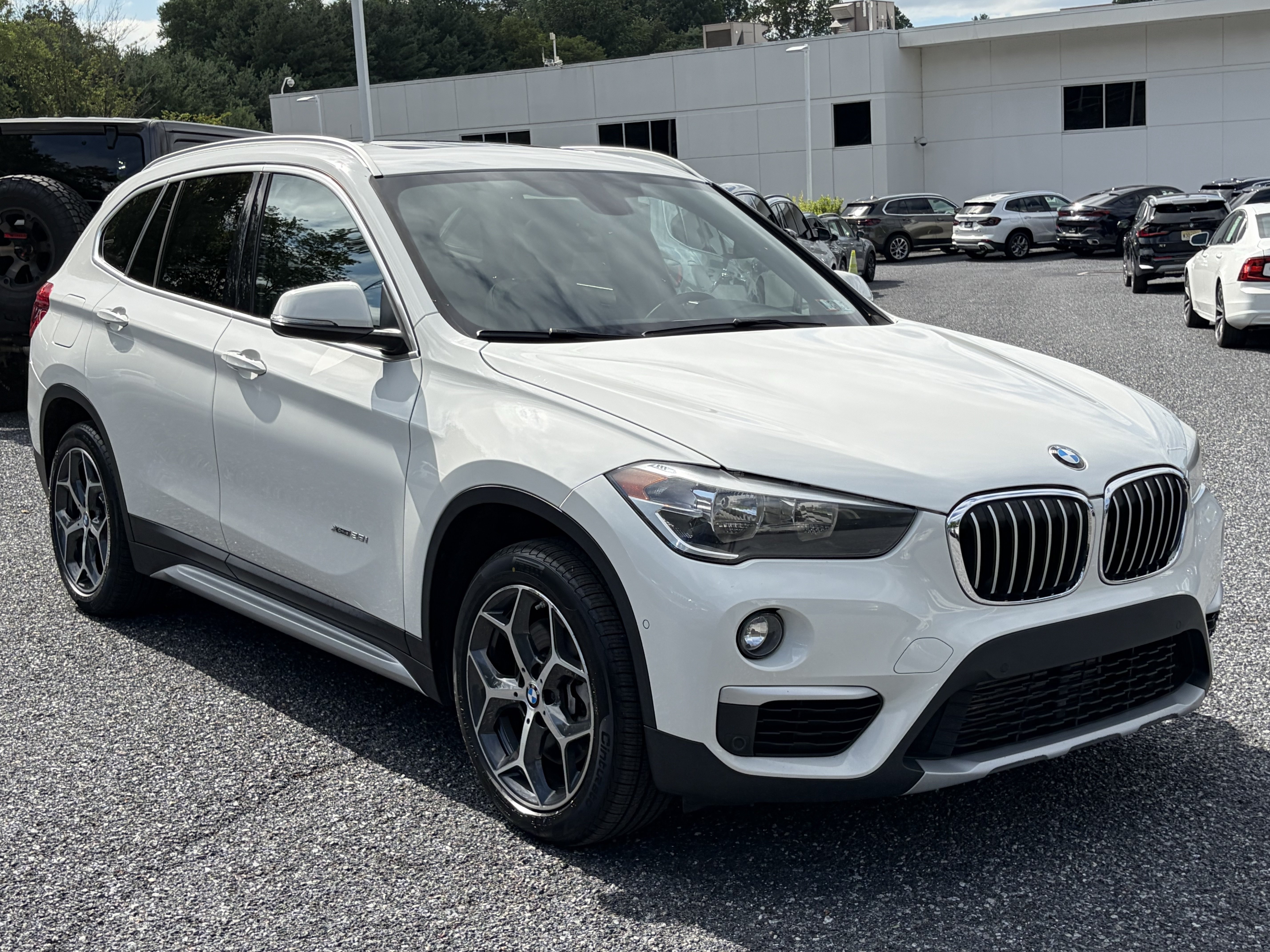 Used 2018 Alpine White BMW xDrive28i image 2