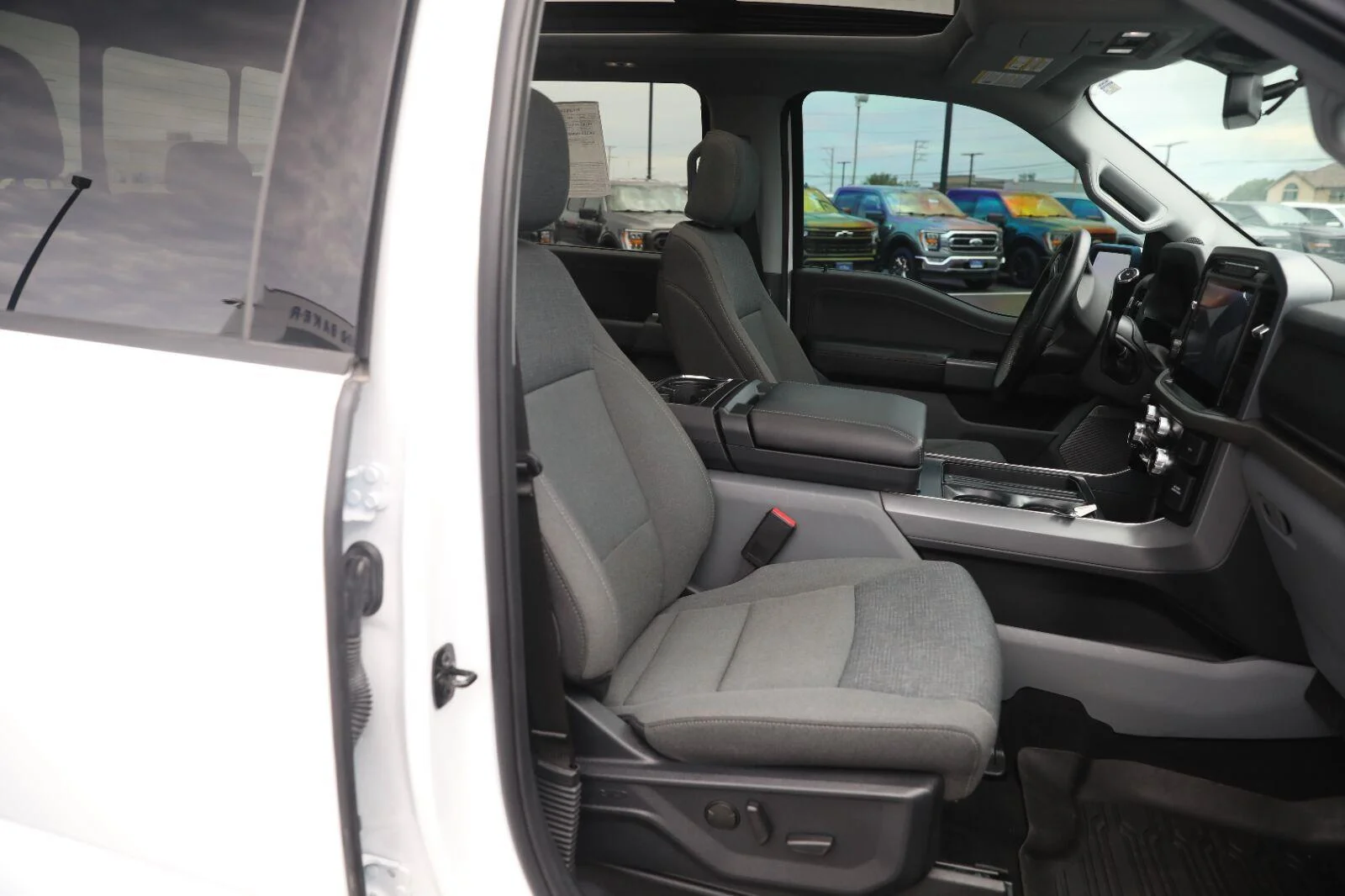 Certified Used 2024 Oxford White Ford XLT image 30