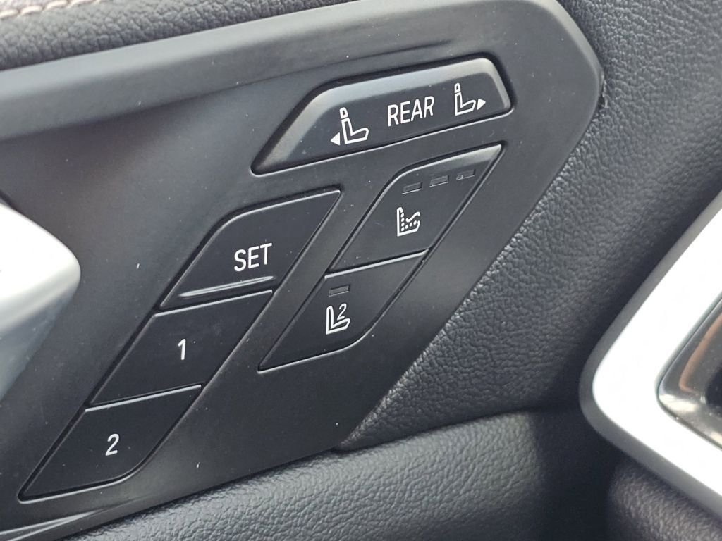 Used 2022 Black Sapphire Metallic BMW M50i image 18