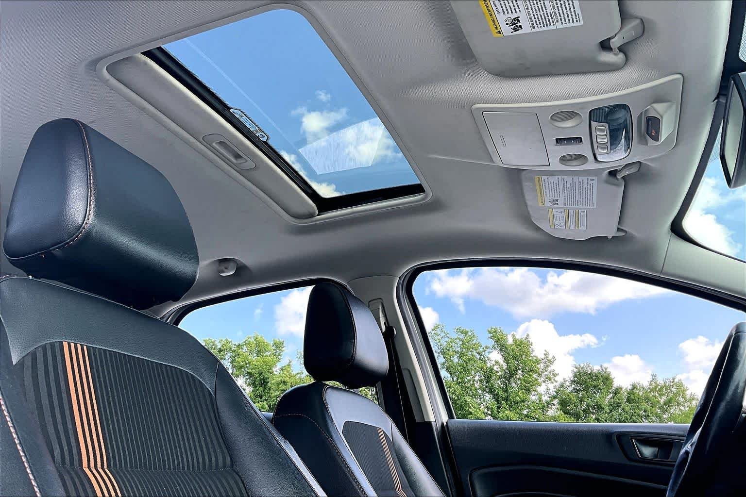 Used 2018 Diamond White Ford SES image 14
