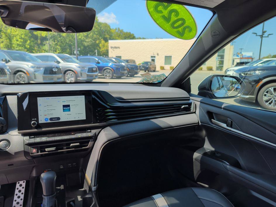 Used 2025 Ice Toyota SE image 10