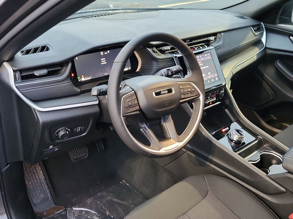 New 2026 Baltic Gray Metallic Clear-Coat Exterior Paint Jeep Laredo X image 19