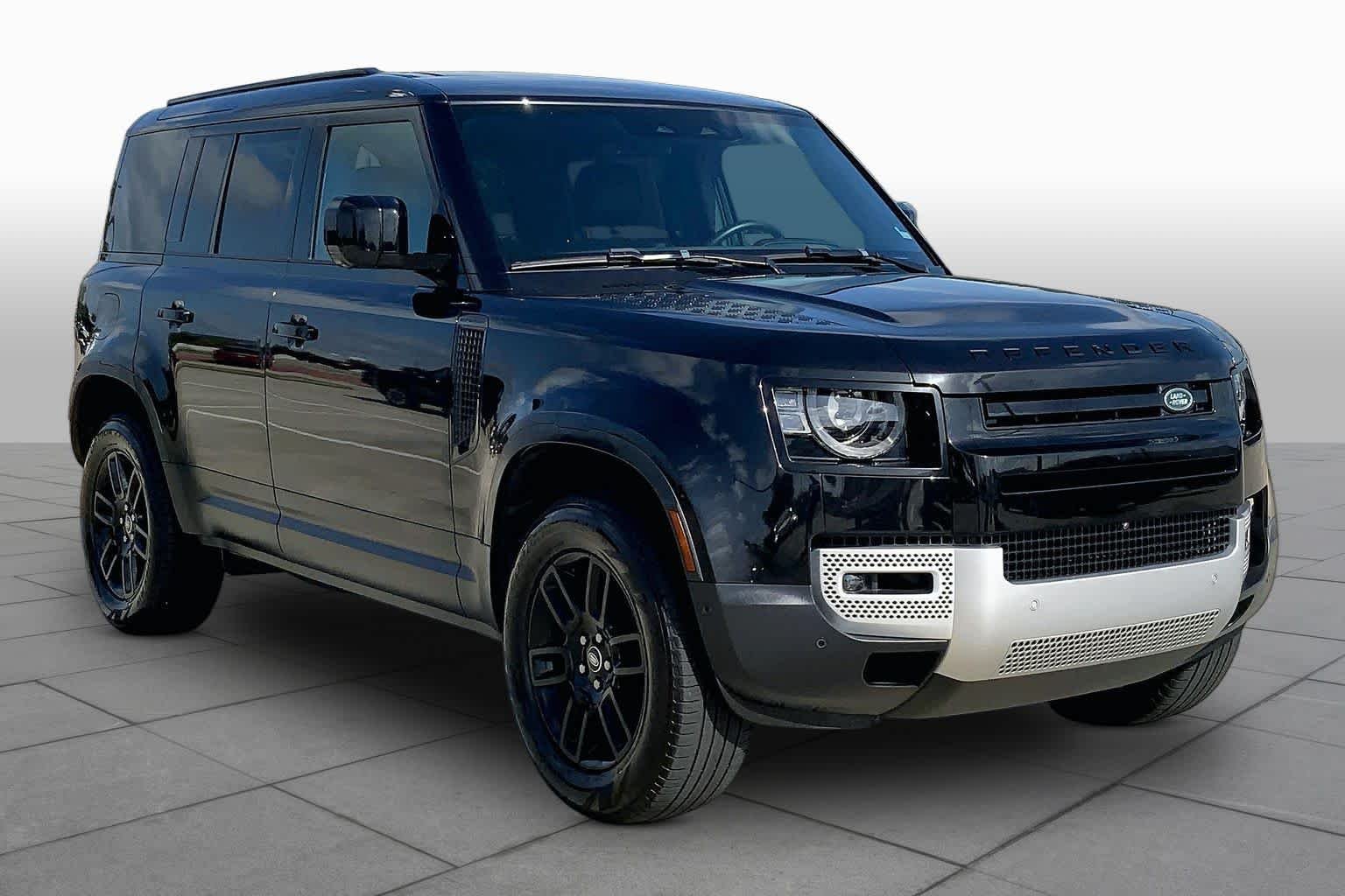 Used 2025 Santorini Black Metallic Land Rover S image 3
